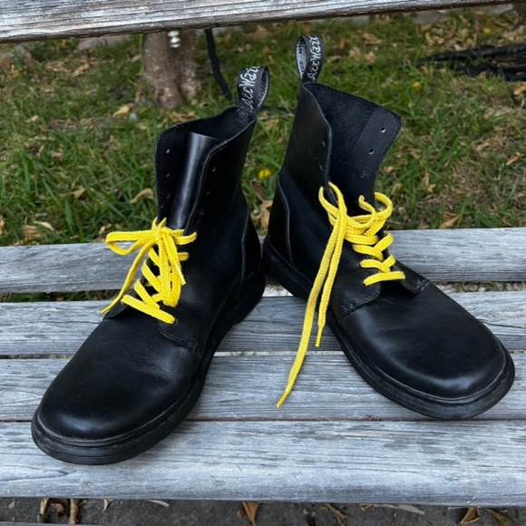 Dr Martens Black Leather boot Sz 6 - Picture 4 of 7